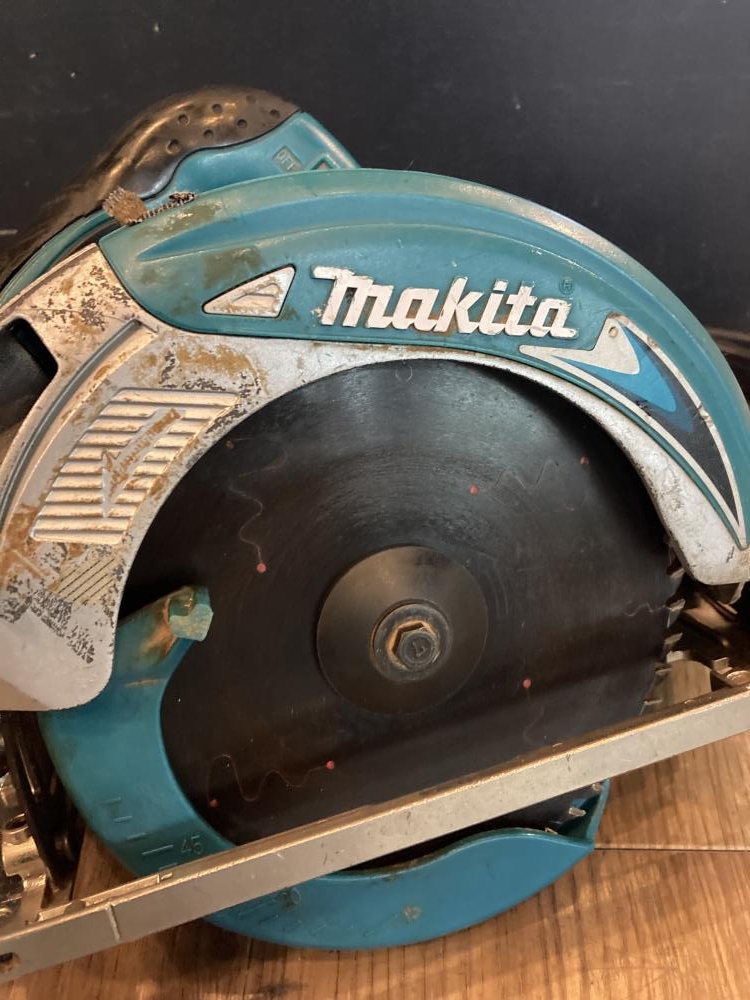 マキタ 165mm電動マルノコ 5637BAの中古 中古C傷汚れあり 《東京・足立