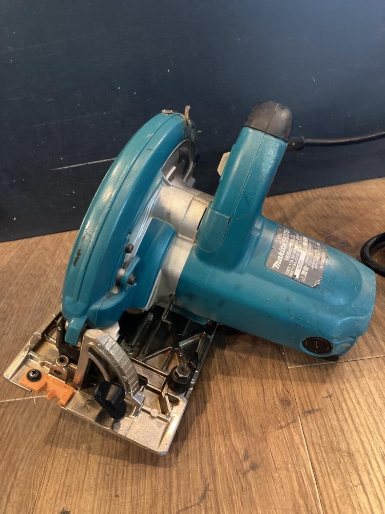 マキタ 165mm電動マルノコ 5637BAの中古 中古C傷汚れあり 《東京・足立 
