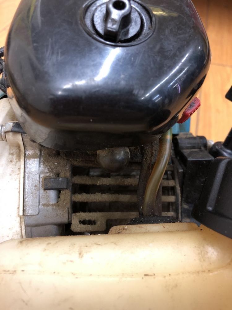 makita マキタ エンジン草刈機 刈払機 MEM2610Uの中古 中古C傷汚れあり 